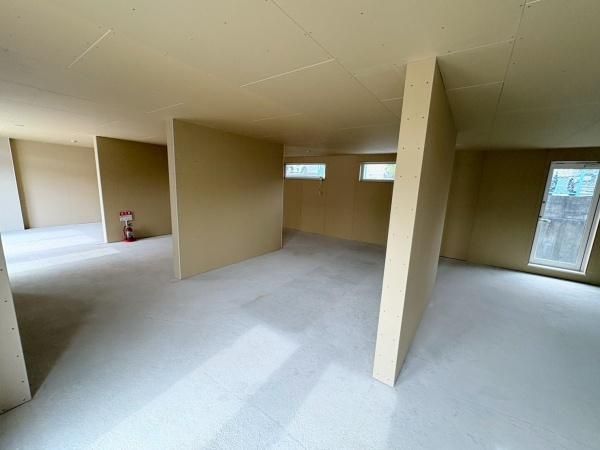 �y�����E���r���O�z�@