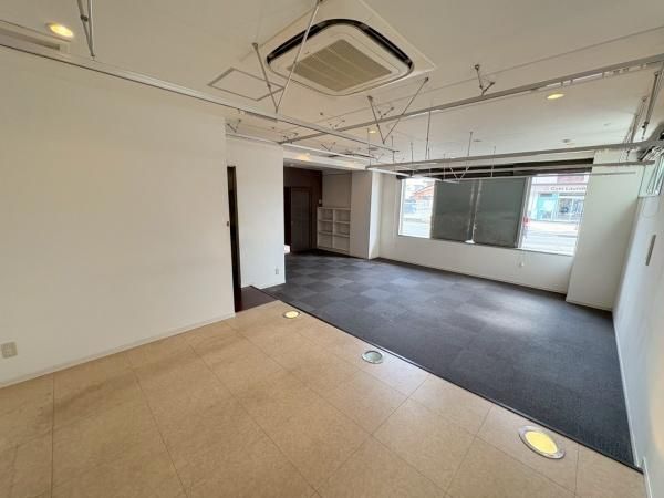 �y�����E���r���O�z�@