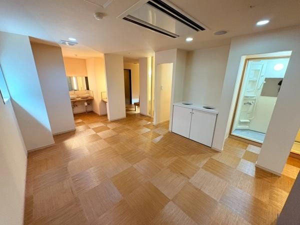 �y�����E���r���O�z�@