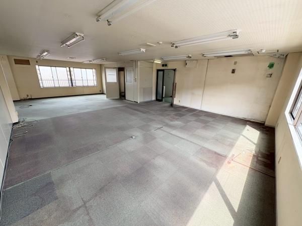 �y�����E���r���O�z�@