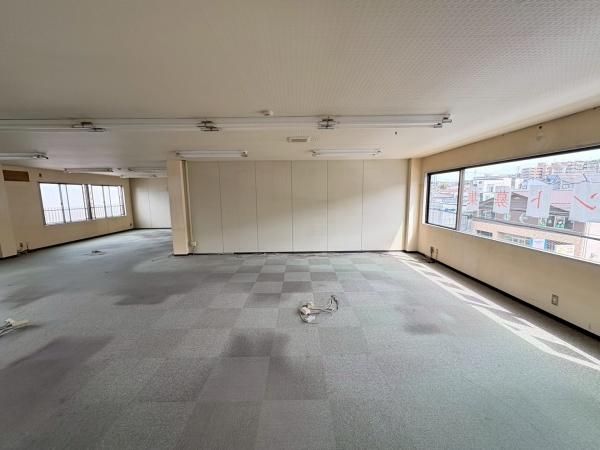 �y�����E���r���O�z�@