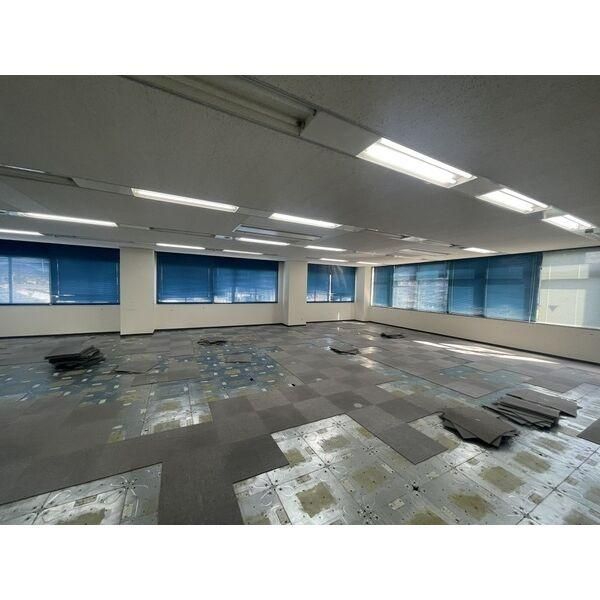 �y�����E���r���O�z�@