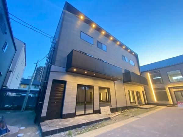 �y���]�z�@