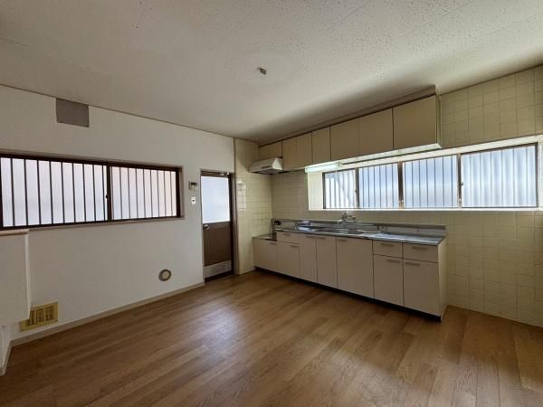 �y�����E���r���O�z�@