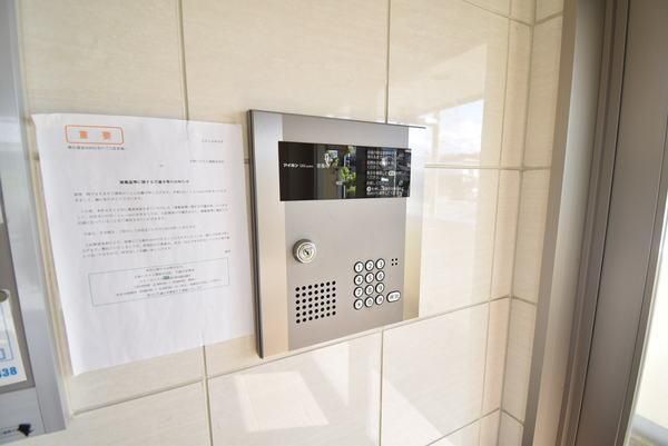 �y�Z�L�����e�B�z�@