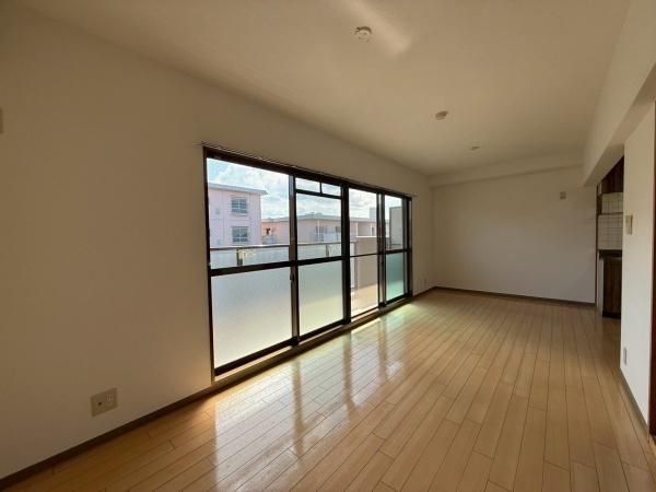 �y�����E���r���O�z�@