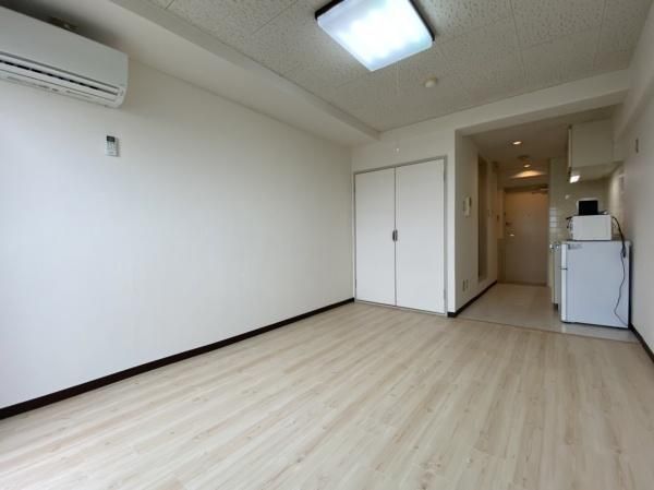 �y�����E���r���O�z�@