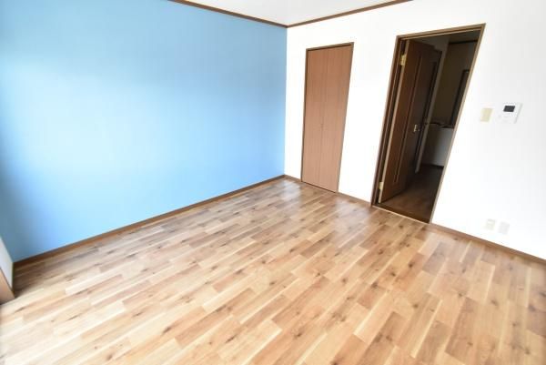 �y�����E���r���O�z�@