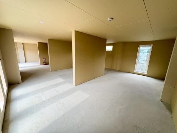 �y�����E���r���O�z�@