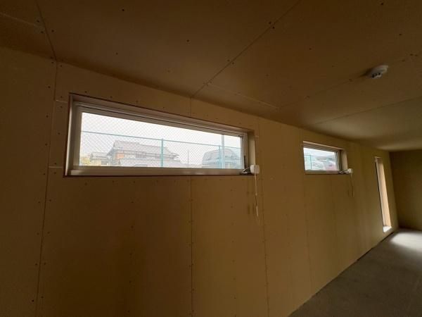 �y�����E���r���O�z�@