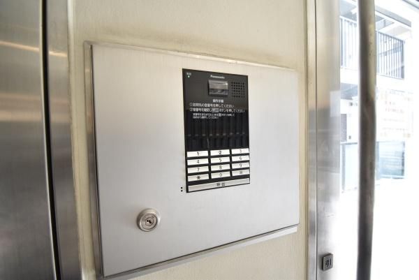 �y�Z�L�����e�B�z�@