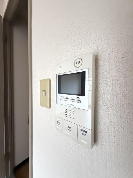 �y�Z�L�����e�B�z�@