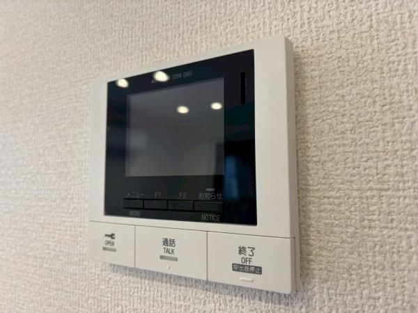 �y�Z�L�����e�B�z�@