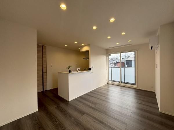 �y�����E���r���O�z�@