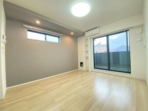 �y�����E���r���O�z�@