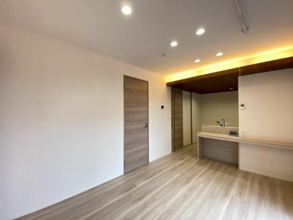 �y�����E���r���O�z�@