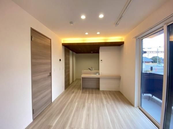 �y�����E���r���O�z�@