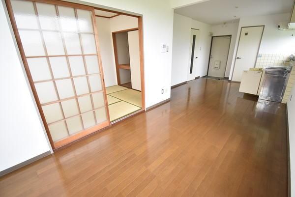 �y�����E���r���O�z�@