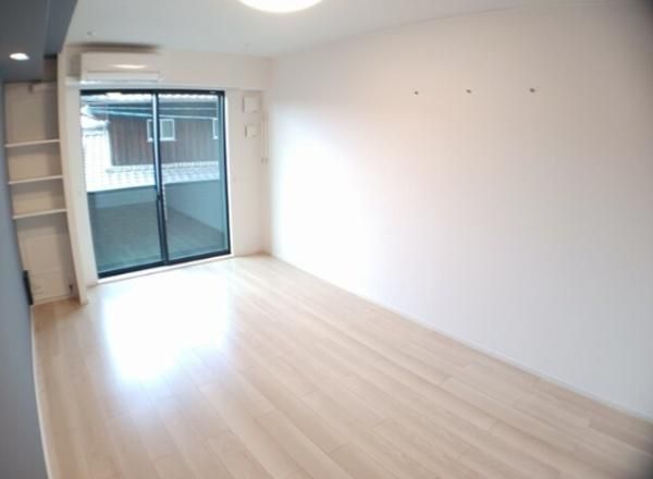 �y�����E���r���O�z�@