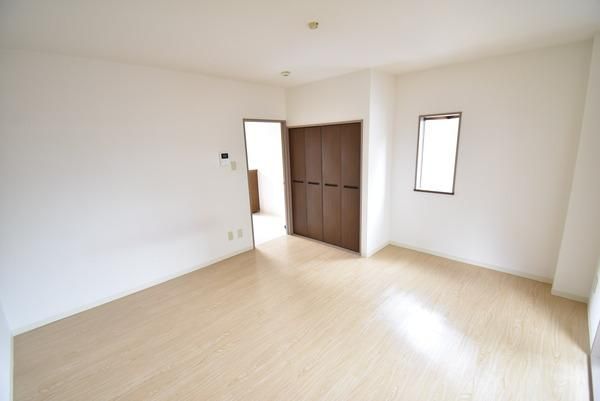 �y�����E���r���O�z�@