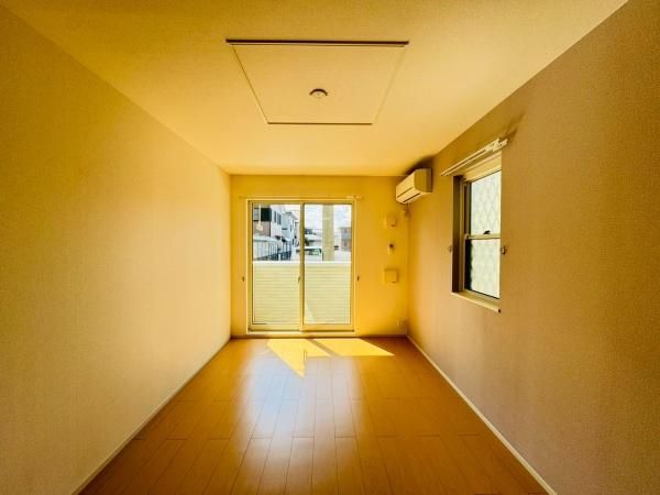 �y�����E���r���O�z�@