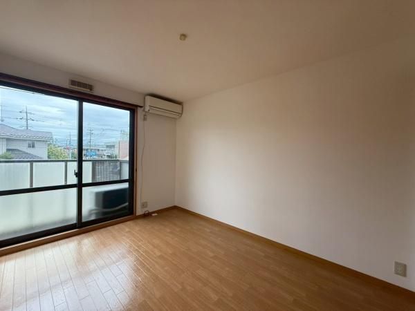 �y�����E���r���O�z�@