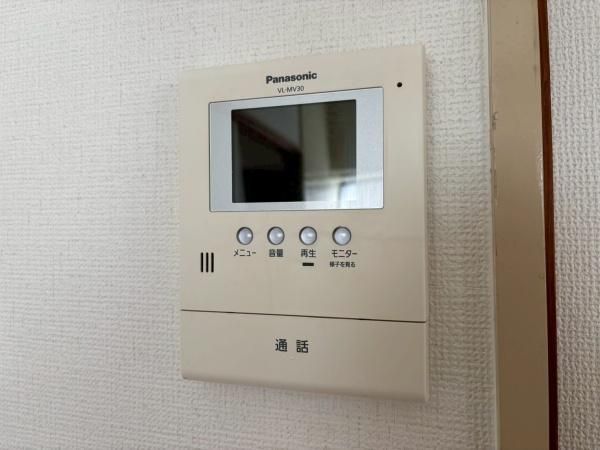 �y�Z�L�����e�B�z�@