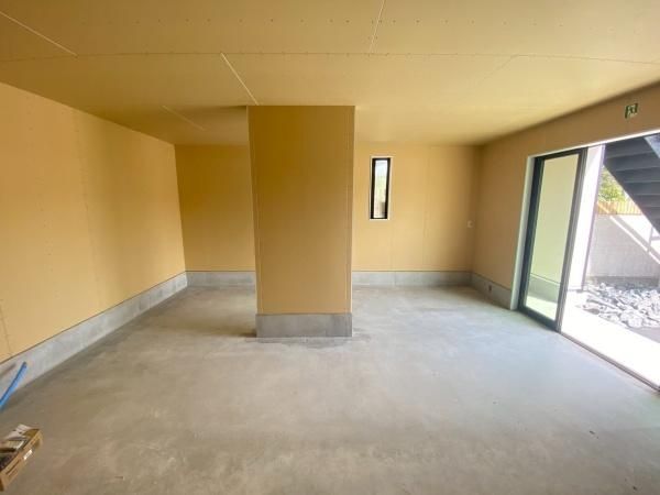 �y�����E���r���O�z�@