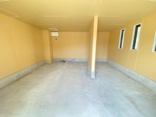 �y�����E���r���O�z�@