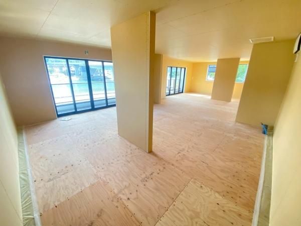 �y�����E���r���O�z�@