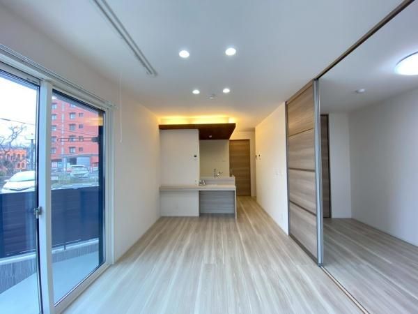 �y�����E���r���O�z�@