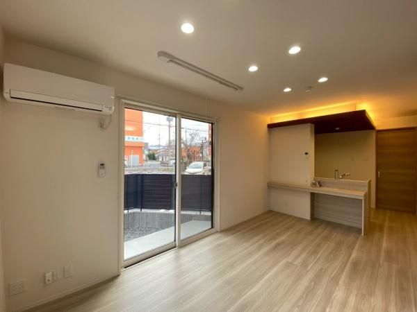 �y�����E���r���O�z�@