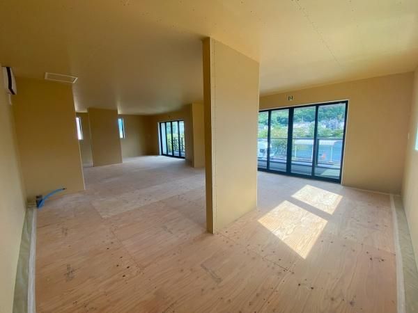 �y�����E���r���O�z�@