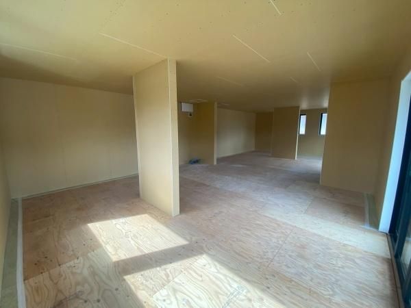 �y�����E���r���O�z�@