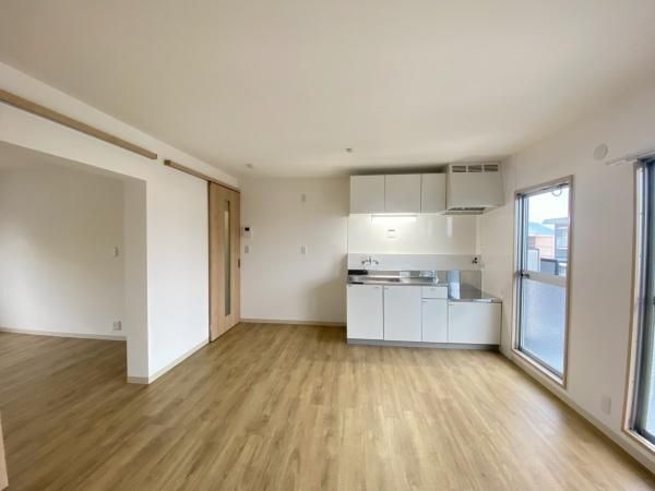 �y�����E���r���O�z�@