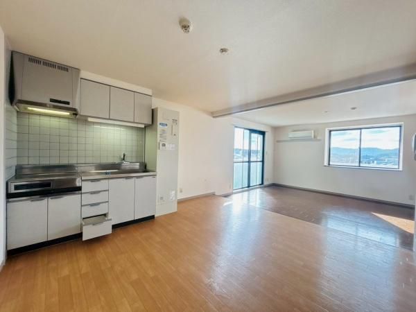 �y�����E���r���O�z�@