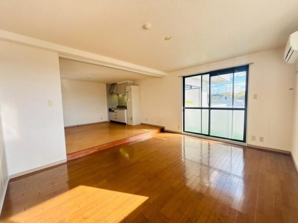 �y�����E���r���O�z�@