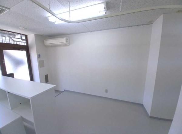 �y�����E���r���O�z�@