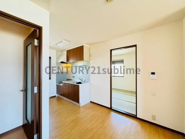 �y�����E���r���O�z�@