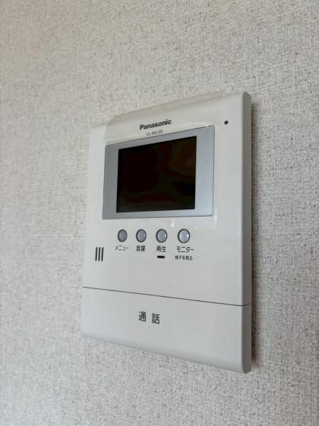 �y�Z�L�����e�B�z�@