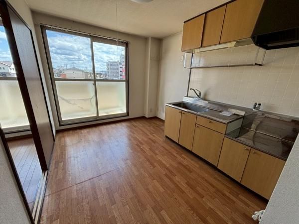 �y�����E���r���O�z�@