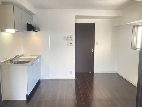 �y�����E���r���O�z�@