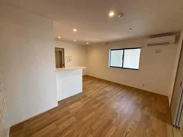 �y�����E���r���O�z�@