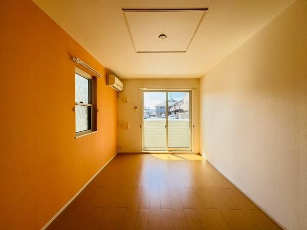 �y�����E���r���O�z�@