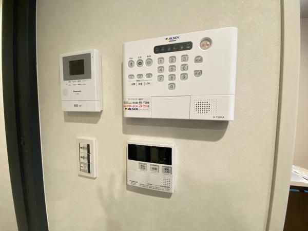 �y�Z�L�����e�B�z�@