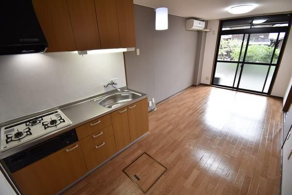 �y�����E���r���O�z�@�������ʎ�