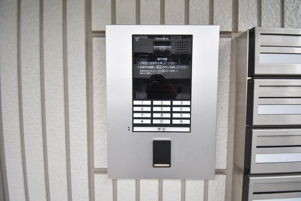 �y�Z�L�����e�B�z�@