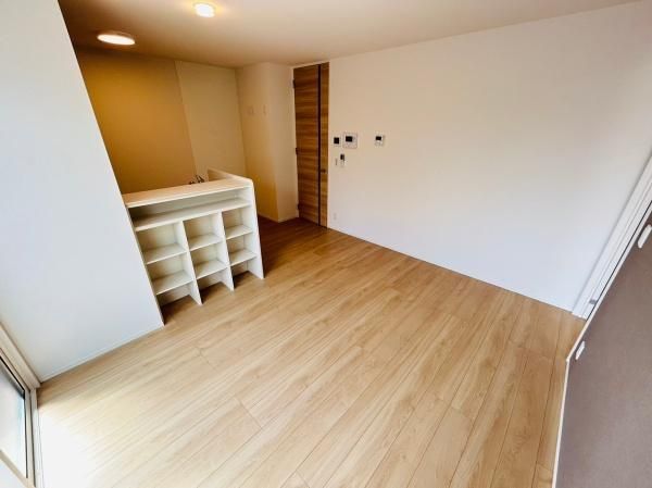 �y�����E���r���O�z�@