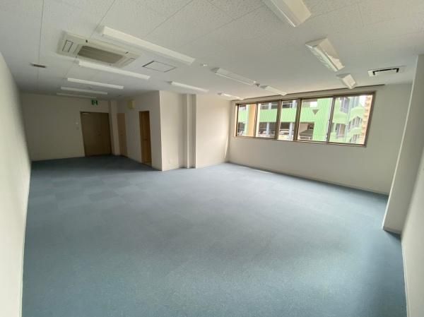 �y�����E���r���O�z�@