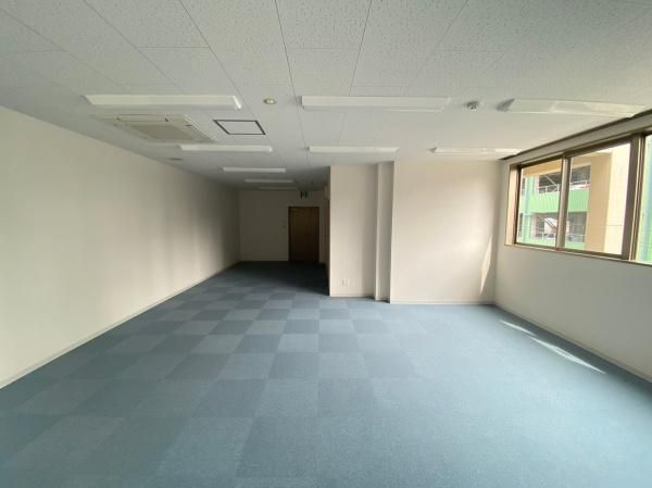 �y�����E���r���O�z�@